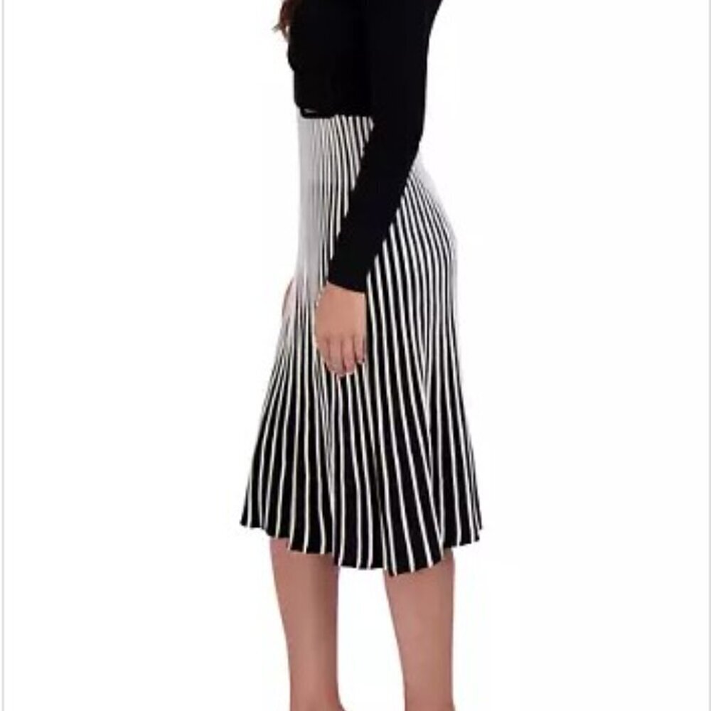 Robbie Bee Women's Rib Pleated Belted Dress Size Small - Picture 3 of 8
